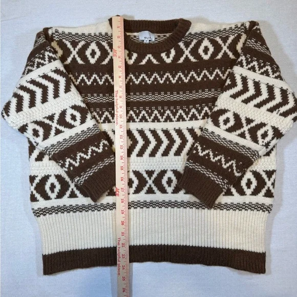 NWT Olio Women's Brown and Cream Patterned Sweater - Picture 6 of 9
